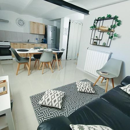 Villa 3 Appartements Entiers Avec Piscine Et Jaccuzi Et Parking Marseille Eksteriør billede
