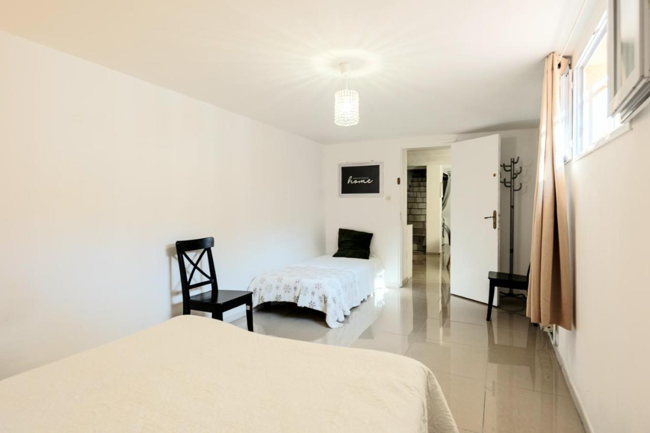 Villa 3 Appartements Entiers Avec Piscine Et Jaccuzi Et Parking Marseille Eksteriør billede