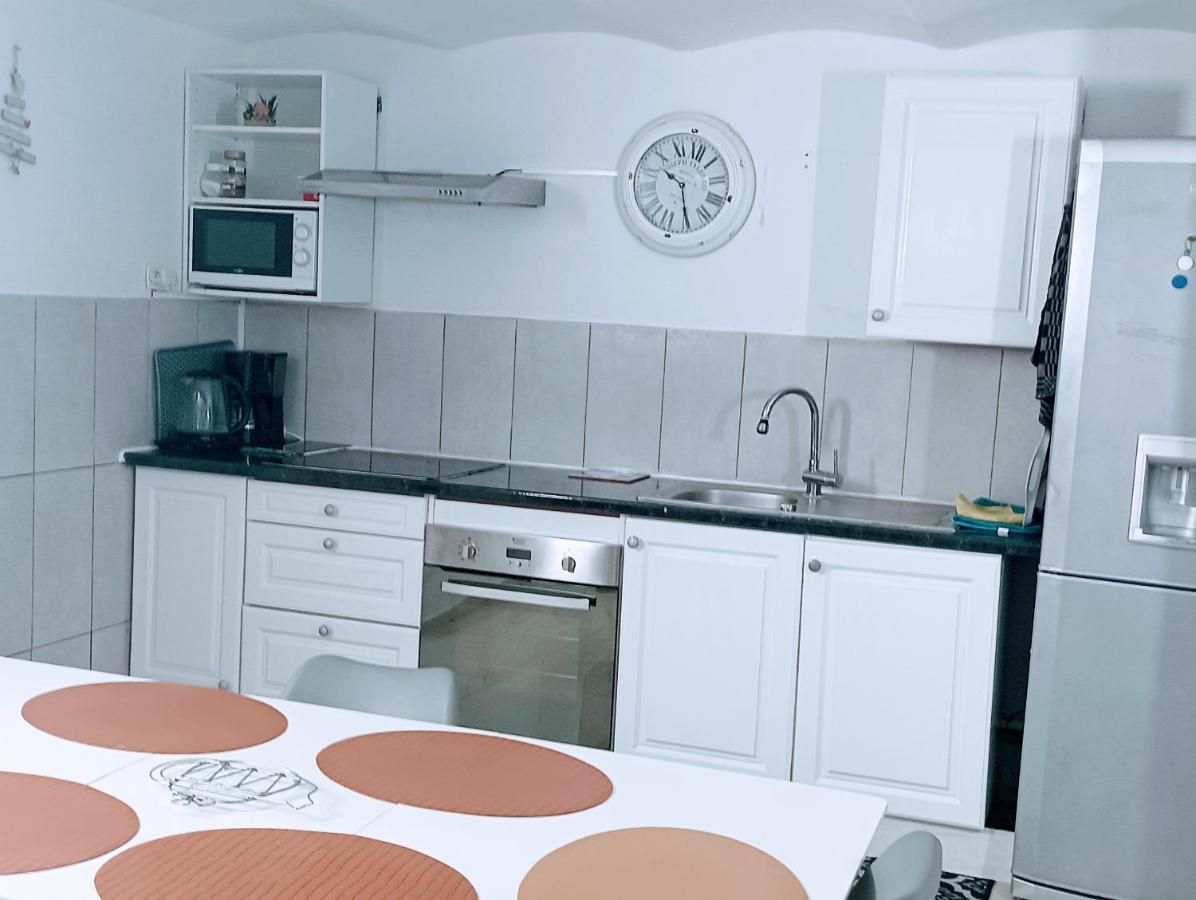 Villa 3 Appartements Entiers Avec Piscine Et Jaccuzi Et Parking Marseille Eksteriør billede
